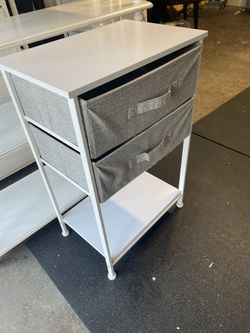 Nice 1 night stand With 2 Drawers in very good condition