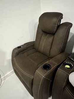 - POWER RECLINER Chair