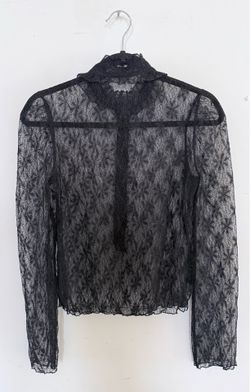 D&G LACE BUTTON UP (not missing button)