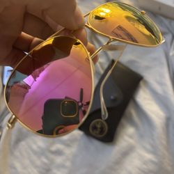 100% UV protection ORIGINAL Ray Ban sunglasses by Luxottica.