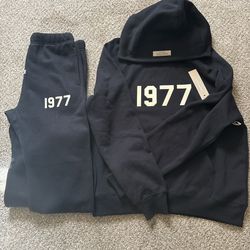 Essential Set 1977 (ONLY SHIPPING)