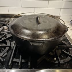 Vintage 7 qt. Cast Iron Pot w/Lid