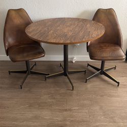 Vintage Round Drop Leaf Dinette Table MidCentury
