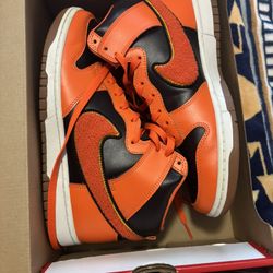 Nike Dunk Hi Retro University 