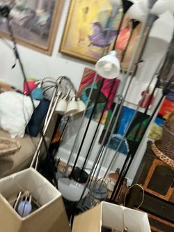 A big sell this Saturday : floor lamps, paintings , baskets and more (starting at $5 to $25)