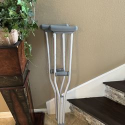 MUST GO! Crutches