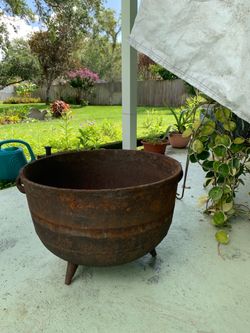 Antique cast iron cauldron- Large