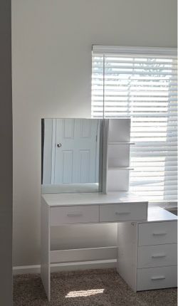 White Vanity w mirror