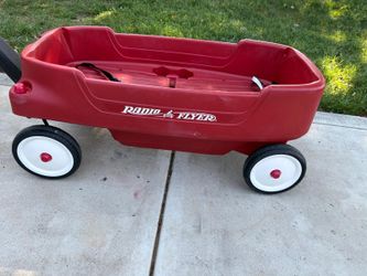 Radio flyer wagon with seats belts in GOOD condition