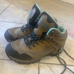 Women’s 7.5 Hiking Boots 