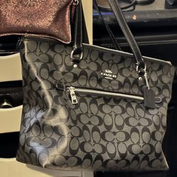 XL Coach Tote In Good Condition With Coach Coin Purse