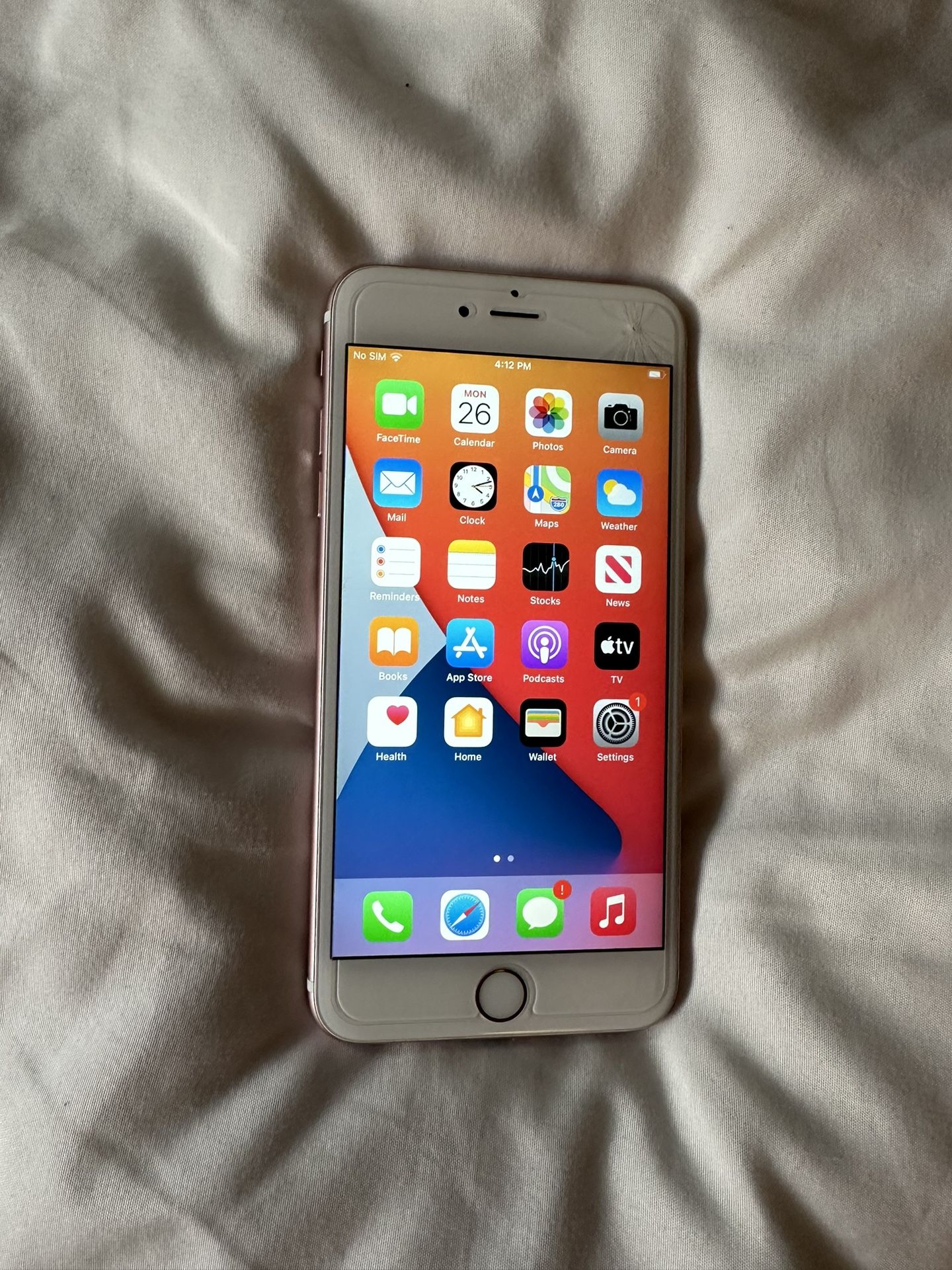 iPhone 6s Plus Gold With 64 GB. In Good Condition.