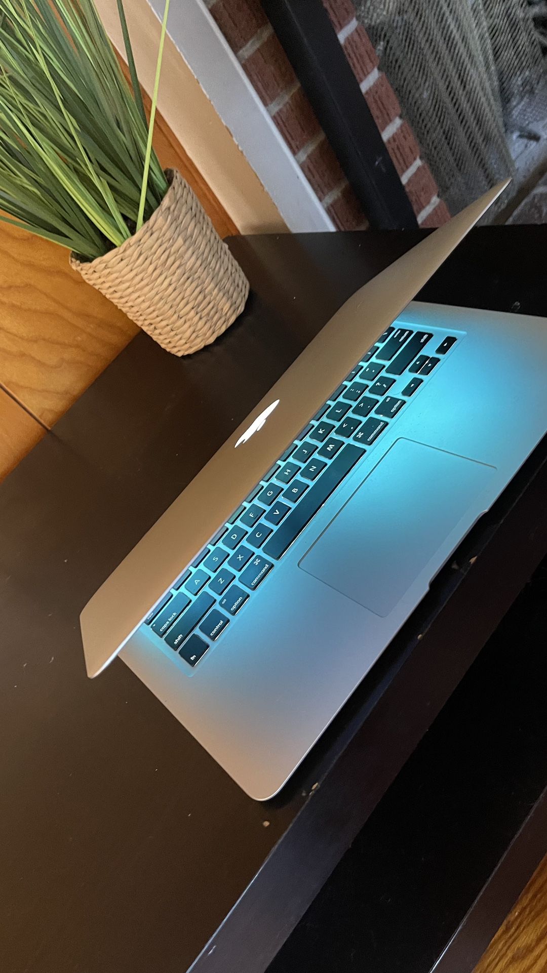Apple MacBook Air 13” I5/8GB/256GB SSD $180