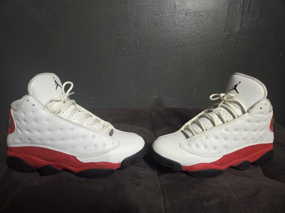 Jordan 13 "Chicago" Size 9