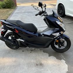 2018 Honda  PCX Moped 
