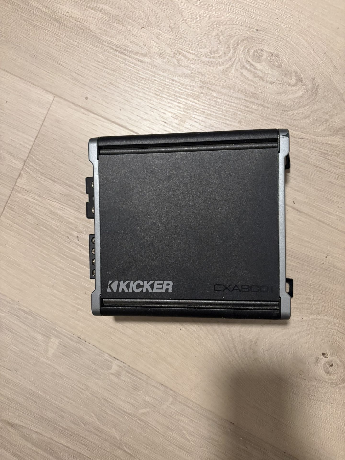 Kicker Amp