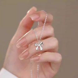 Silver bow necklace 