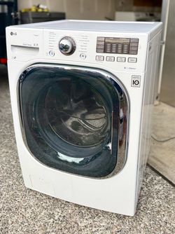 LG 4.5 Cu.Ft Ultra large capacity Front Load Washer with Steam