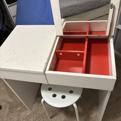 Free Make Up Vanity W/chair 