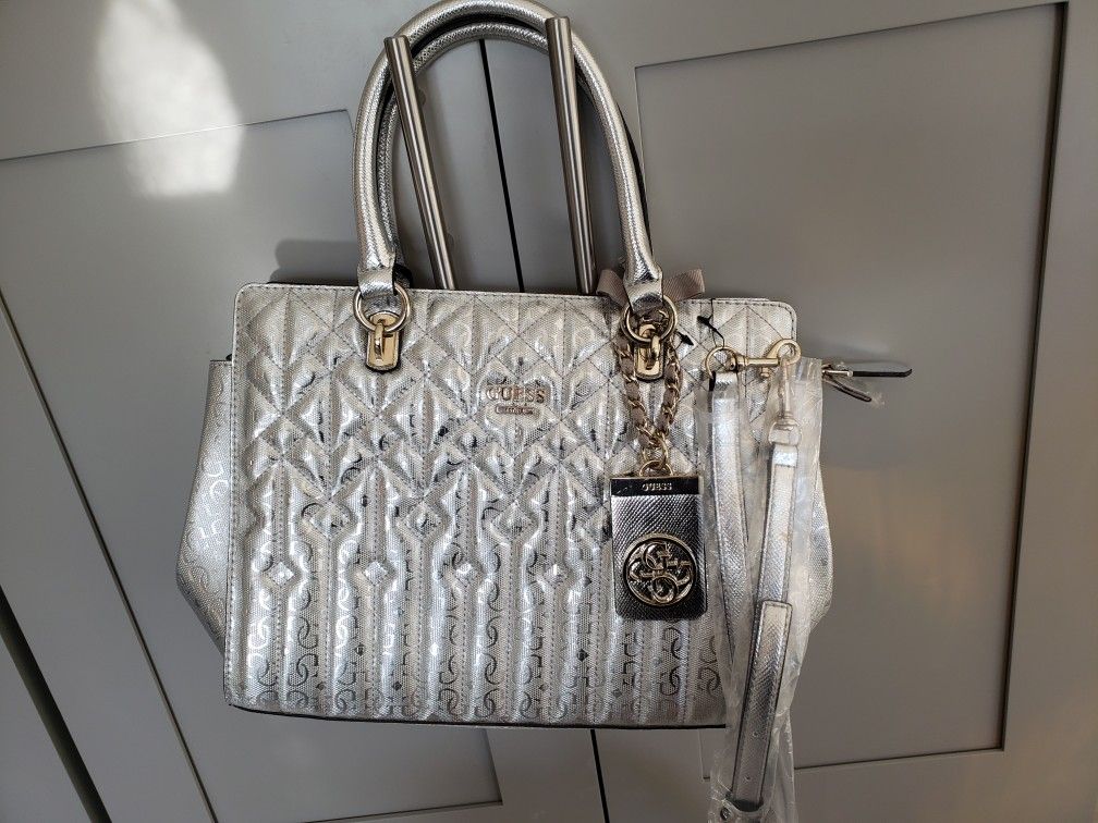 Guess Silver Satchel Malena bag
SG662106JS. See Discription
