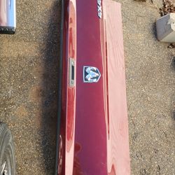 ram 2500 tailgate