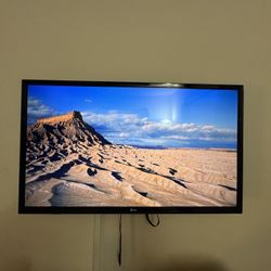 32 Inch LG Tv Wall Mount Included (no Smart)