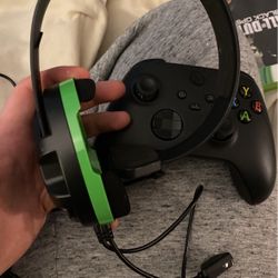 Xbox Turtle Beach Headset and 2 games available