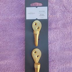 HOOKS, BRUSH BRASS FINISH
