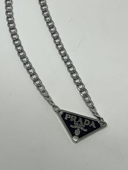 PR necklace silver color