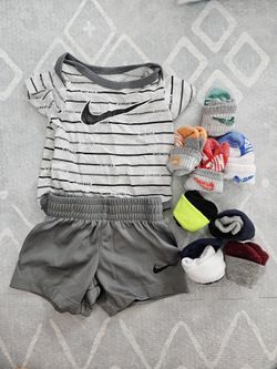 Lot Boys 0-3 M Onesies Socks Hat