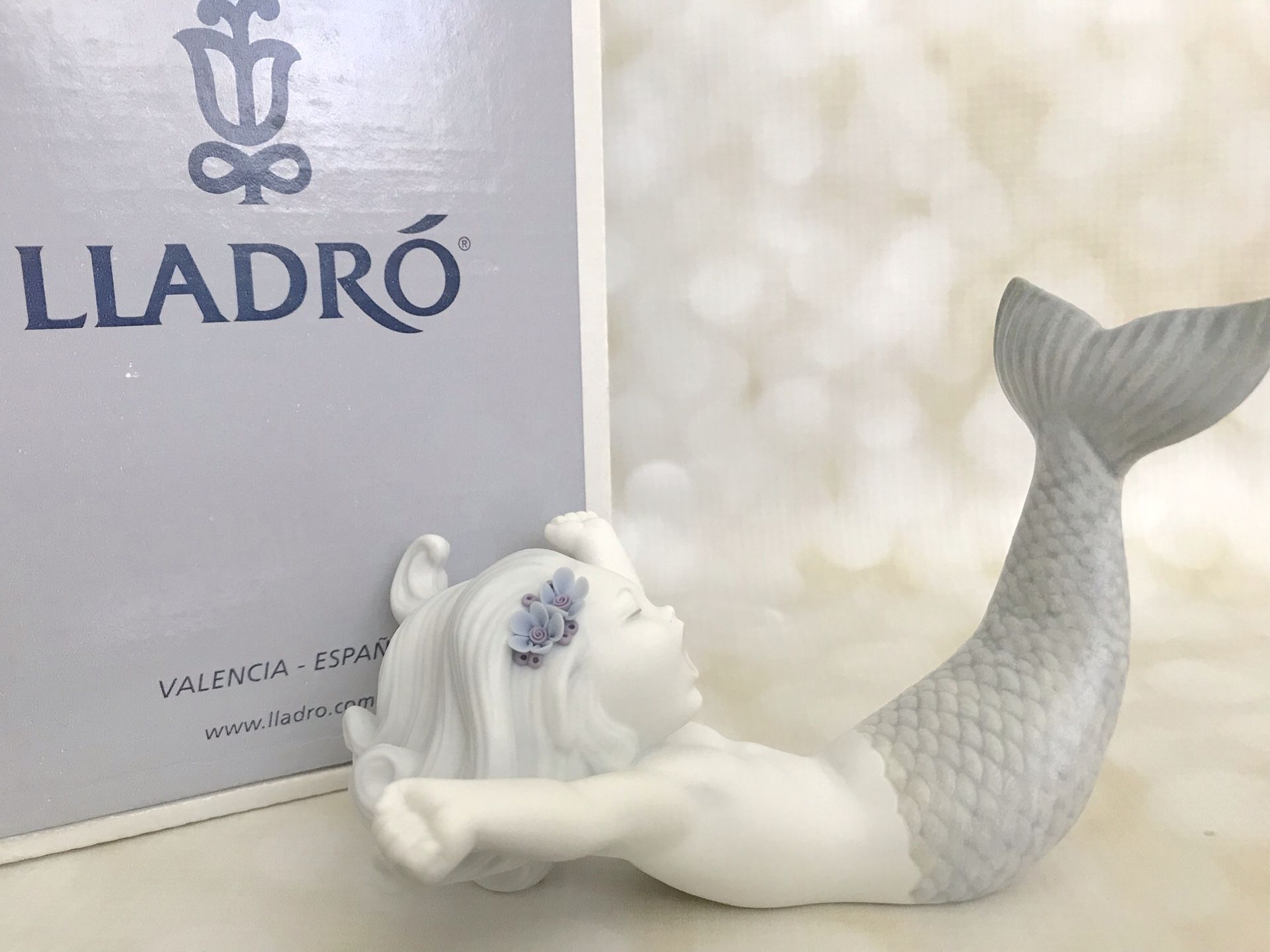Mermaid waking up at sea (matte) porcelain figurine by Lladro #18113