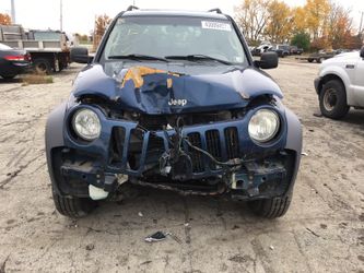 Parting out 2004 Jeep Liberty 4x4