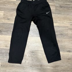 black nike sweats 