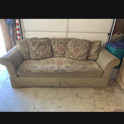 Free quality sofa in great condition, you pick up in La Verne Ca.