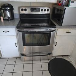 Kenmore Electric Range With Oven