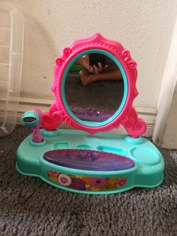 Mini vanity