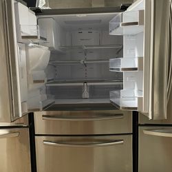 36 inch samsung refrigerator in good condition with 4 months warranty