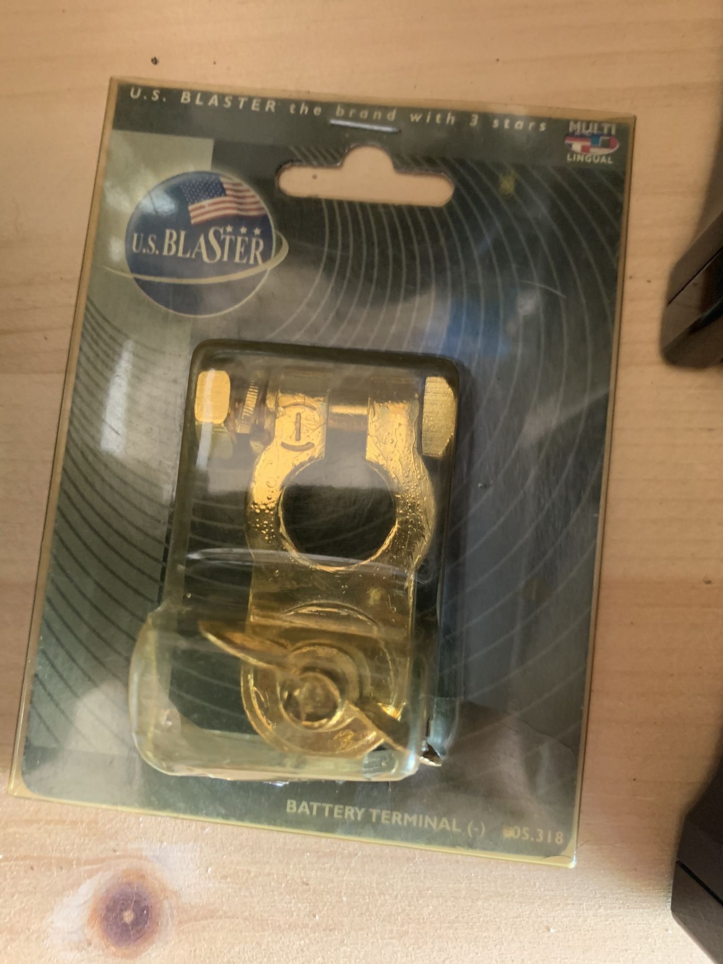 Battery clamp for audio system