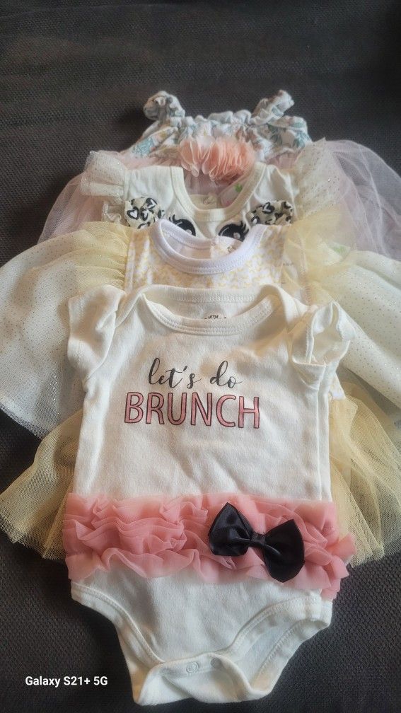 Baby Girl CLOTHING SIZE NEWBORN AND 0-3 MONTHS
