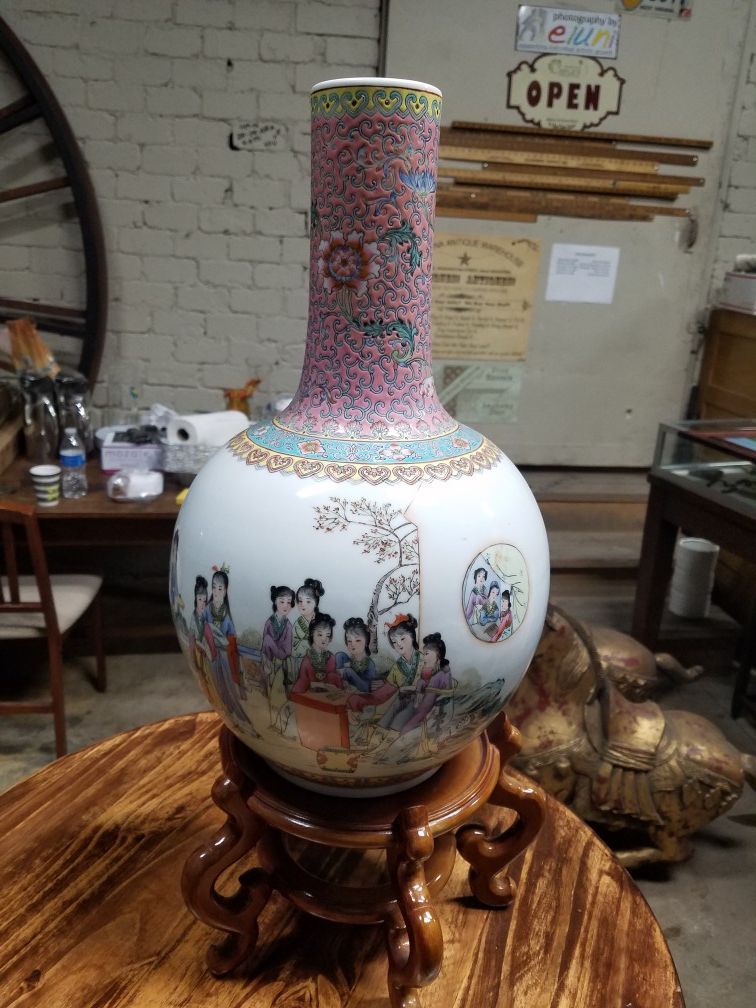 Chinese porcelain vase 23 in with the stand