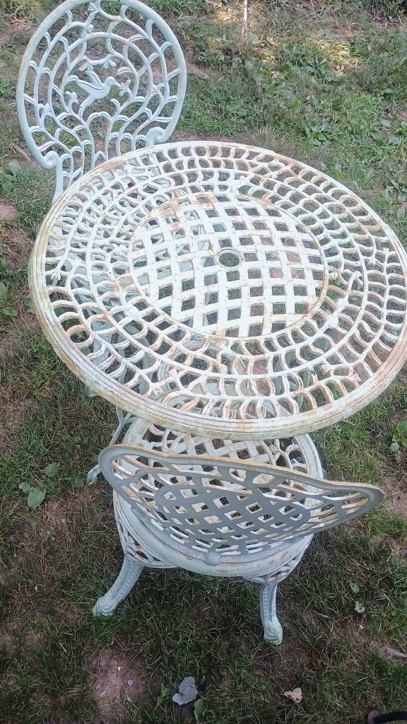 Wrought Iron (Vintage) Indoor/Outdoor Dinning Set