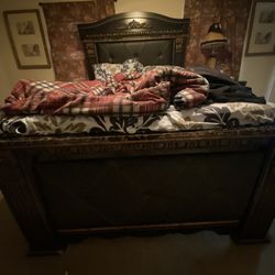 Gorgeous Queen Size Bedroom Set