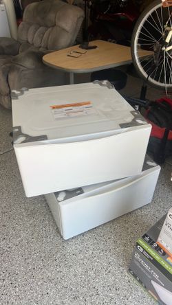 Washer dryer pedestals