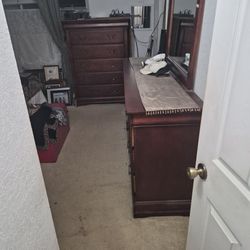 Exquisite bedroom set for sale at an amazing price