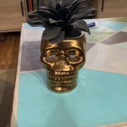 Gold Skull Fake Plant Decor