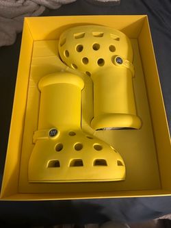 Big yellow crocs size 8 men 9.5 womens