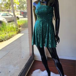 Georgeos and trending Emerald green sequin fit and flare mini dress!Size 5