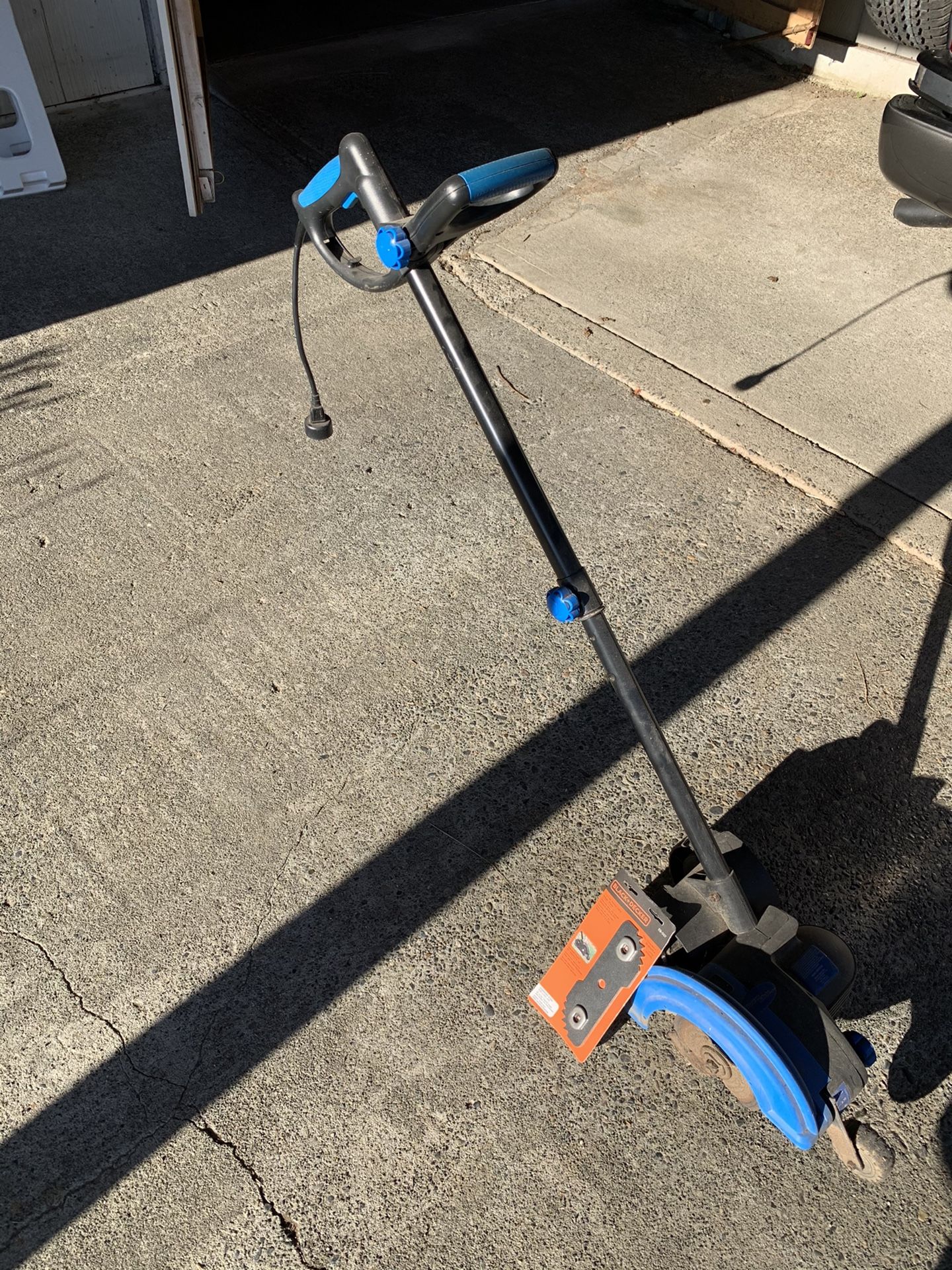 Electric edger