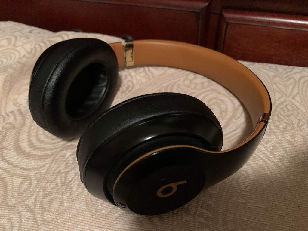 Beats Studio3 Wireless Over Ear Headphones Selling For 175 Or Best Offer