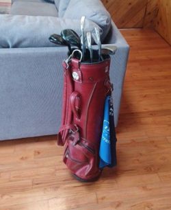 Right Handed golf club set with hot Z carry bag. great beginner set